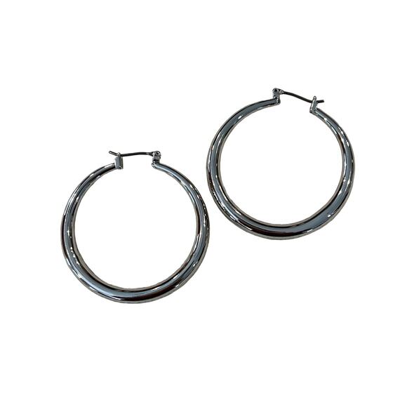 NWT J. Crew Silver Thick 1 1/2" Hoop Earrings - Picture 3 of 6
